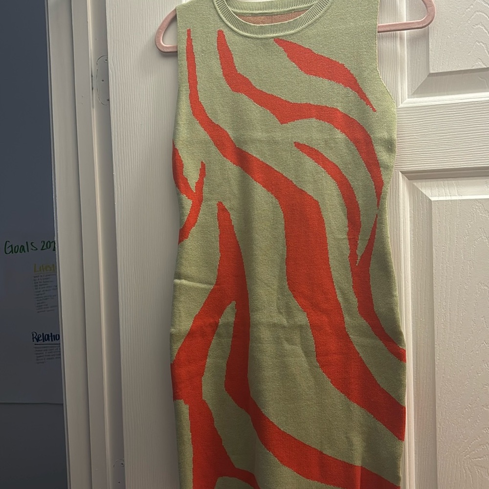 **NEVER WORN** zebra orange and tan Graphic Pattern Sweater Dress size medium